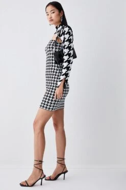 Karen Millen Dogtooth Co-ord Super Crop Knit Top -Clothing General Store mono dogtooth co ord super crop knit top 2