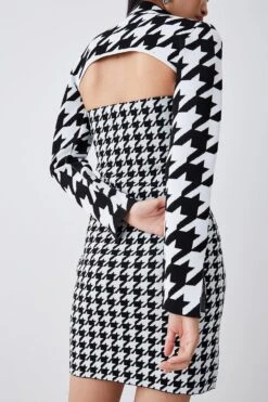 Karen Millen Dogtooth Co-ord Super Crop Knit Top -Clothing General Store mono dogtooth co ord super crop knit top 3