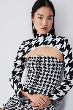 Karen Millen Dogtooth Co-ord Super Crop Knit Top -Clothing General Store mono dogtooth co ord super crop knit top 5